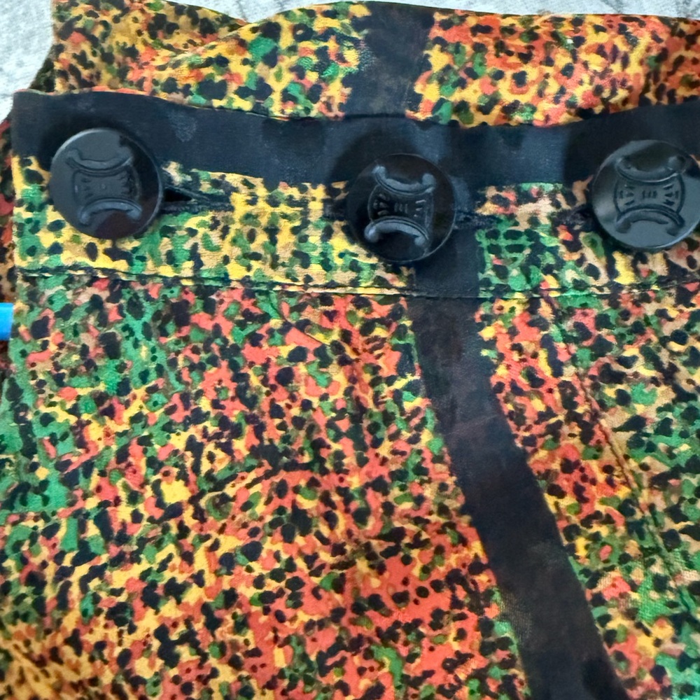 Celine multi colored 100% silk blouse w/ Black triumphs working buttons SZ 46 - Picture 7 of 10
